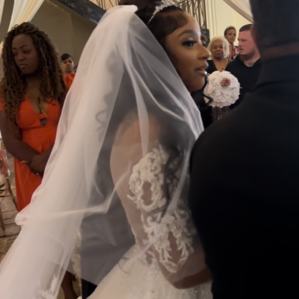 Gorgeous 8ft white cathedral veil only worn for aisle walk